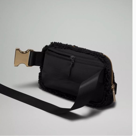 lululemon athletica Handbags - LULULEMON FLEECE EVERYWHERE BELT BAG BLACK - OS NWT